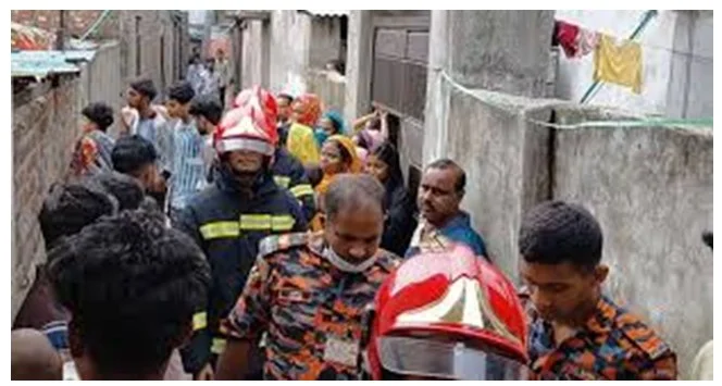ফতুল্লায় গ্যাস বিস্ফোরণে বাবার পর মারা গেল শিশু কন্যা
