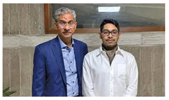 ৩২ লাখ টাকার গরু কেনা নিয়ে মুখ খুললেন মন্ত্রীর ছেলে