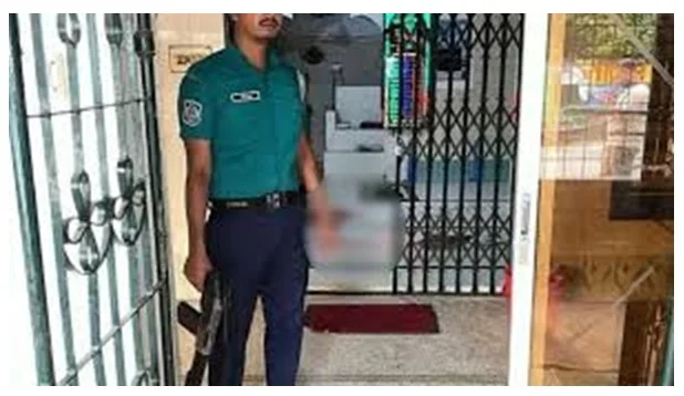 মসজিদে মুসল্লিদের লক্ষ্য করে গুলি