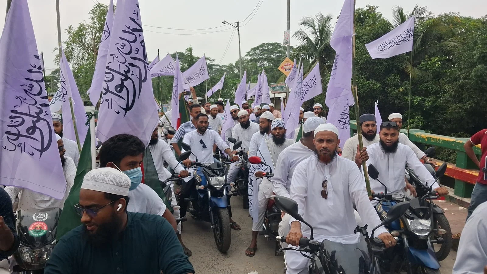 কোটালীপাড়ায় কালিমার পতাকা নিয়ে মোটর শোভাযাত্রা