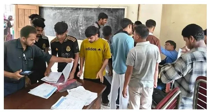 ভুল প্রশ্নে পূর্ণ নম্বর, ক্ষতিগ্রস্ত কেন্দ্রে পুনঃপরীক্ষার আশ্বাস