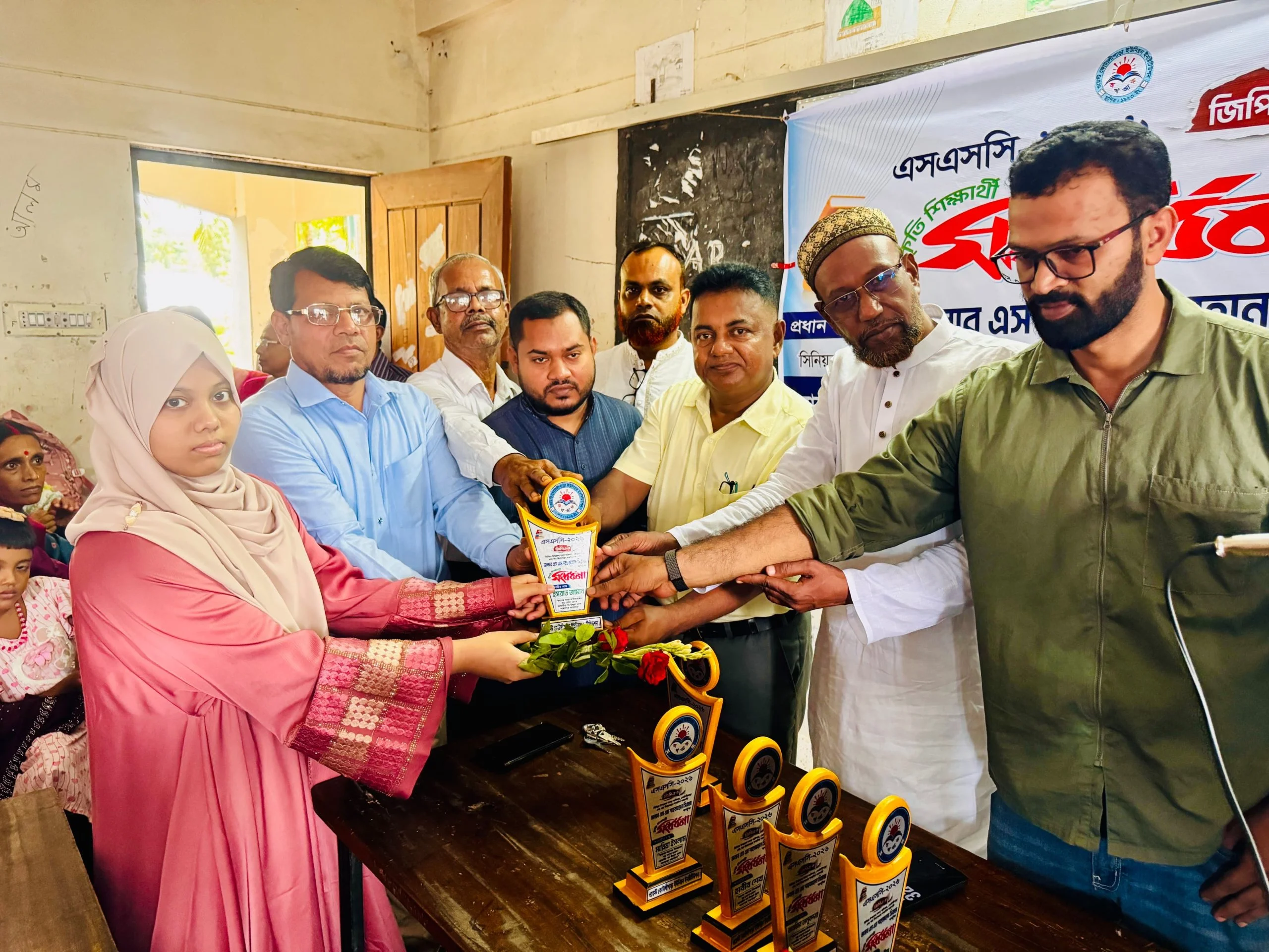 কোটালীপাড়ায় কৃতি শিক্ষার্থীদের সংবর্ধনা