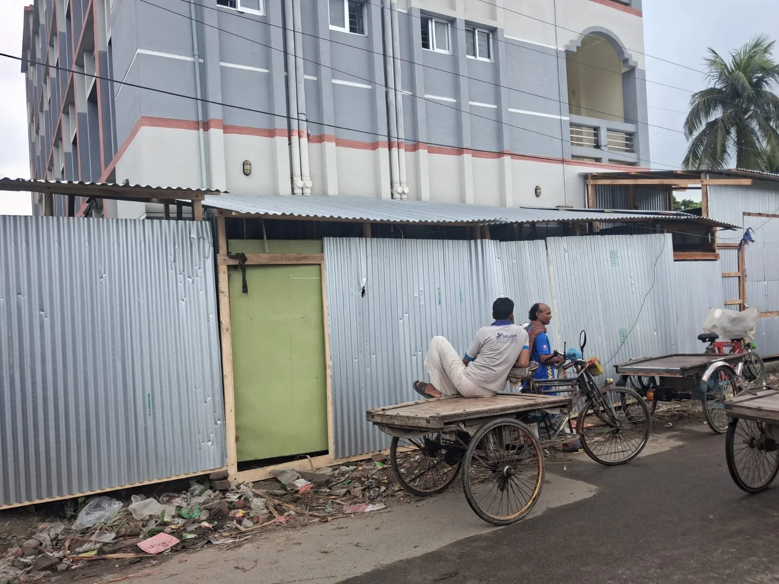 কোটালীপাড়ায় মাদ্রাসার স্থাপনা আটকে দোকান নির্মাণ; ক্ষুব্ধ শিক্ষার্থী-এলাকাবাসী